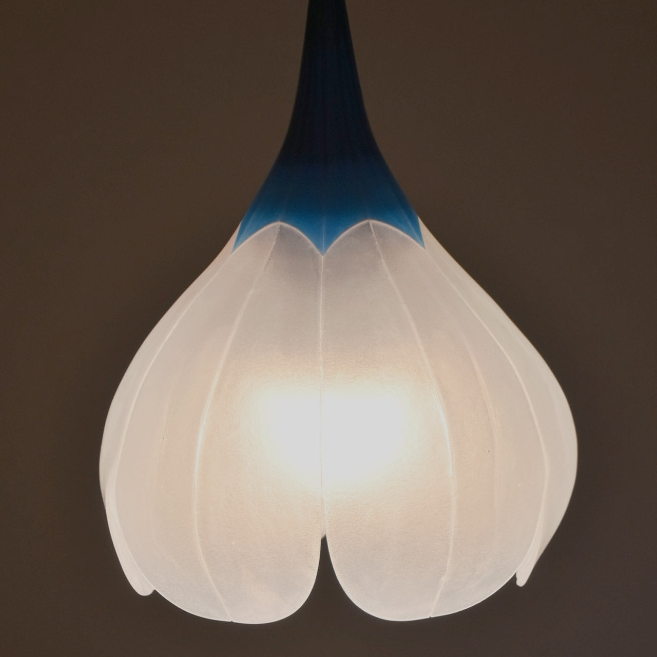 Flower-shaped pendant light, transparent blue [P01s-01]