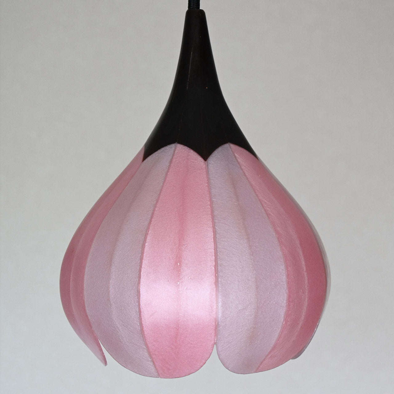 Flower-shaped pendant light in dark brown and pink stripes [P01s-04]