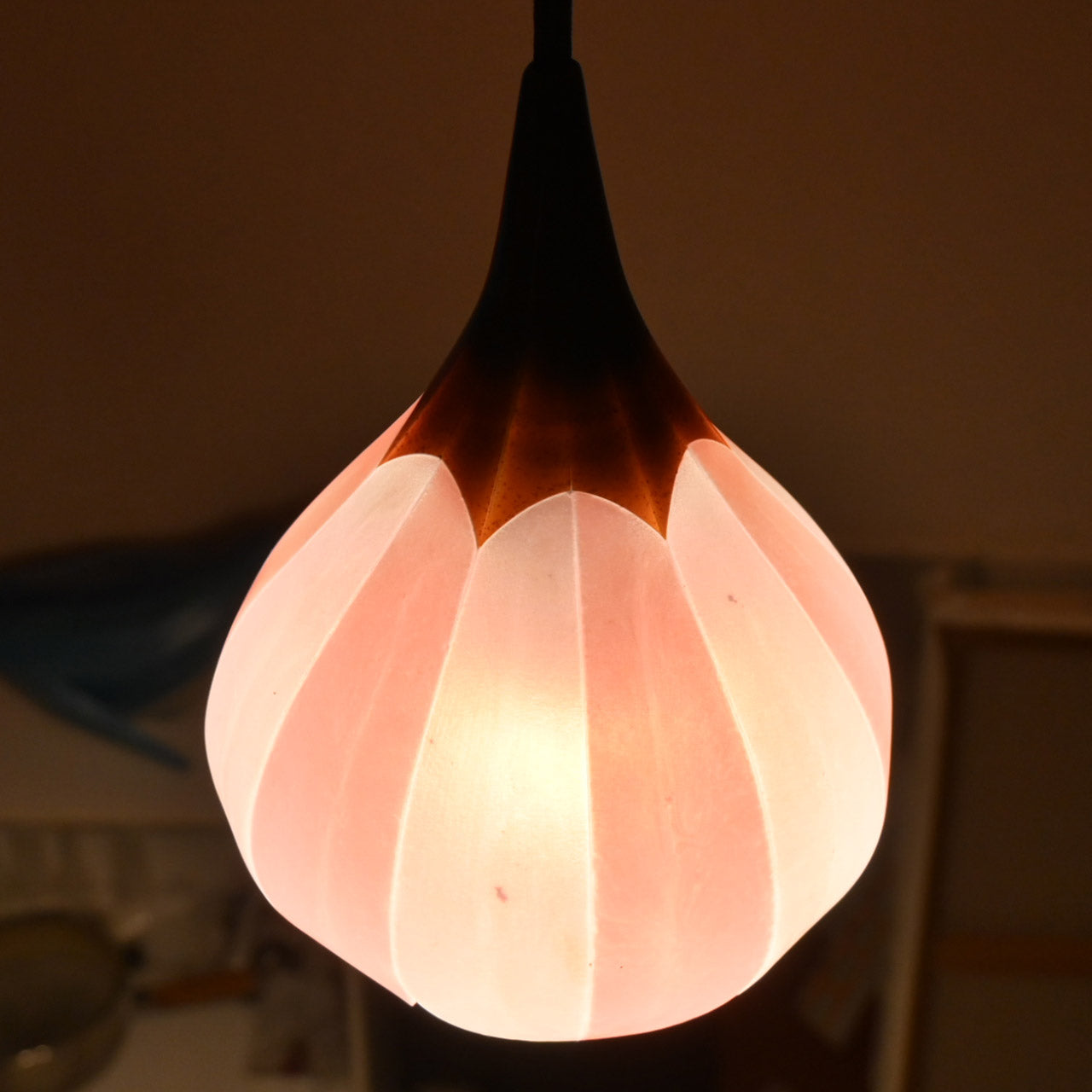 Flower-shaped pendant light in dark brown and pink stripes [P01s-04]