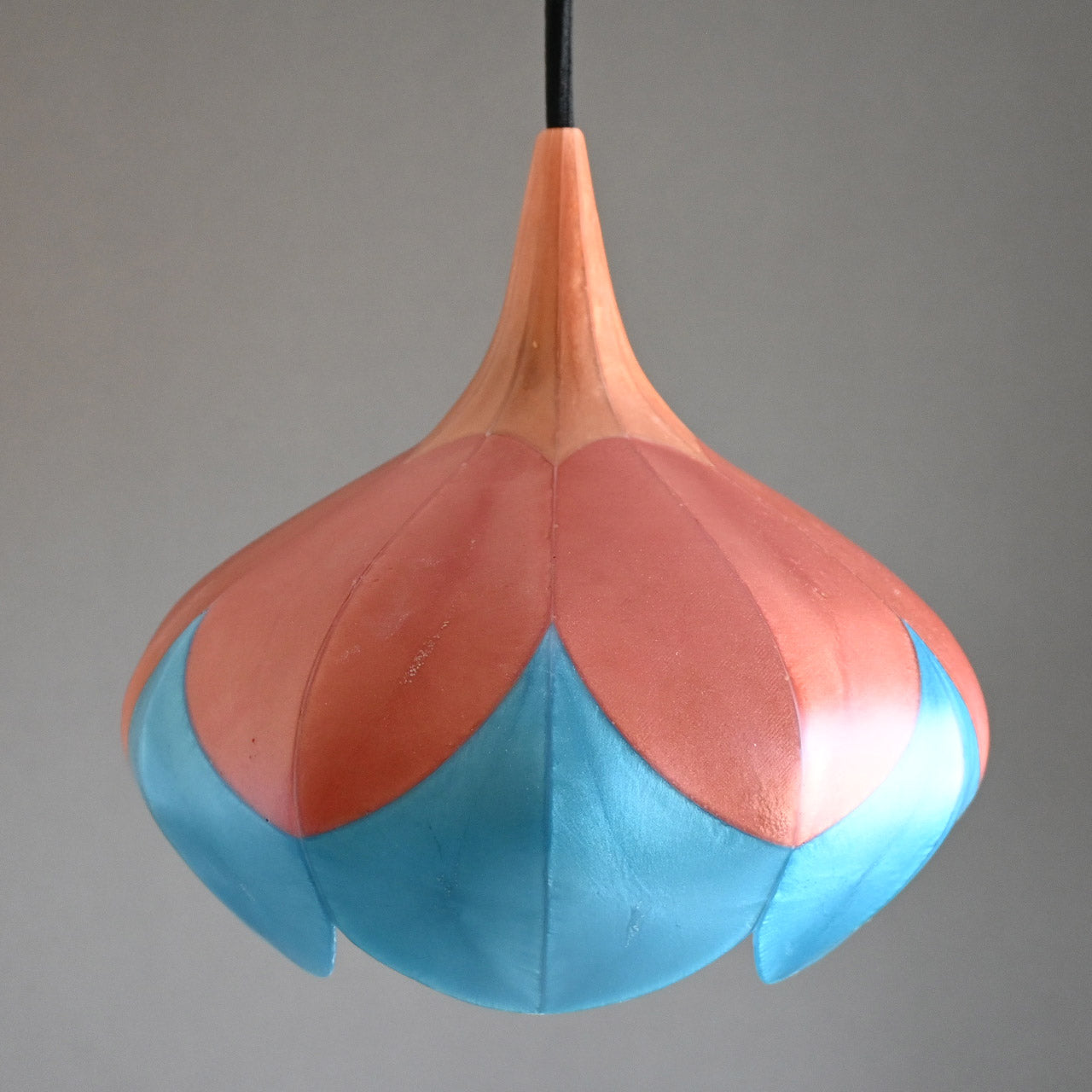 Two-tiered flower-shaped pendant light in light orange, deep orange, and light blue [P01b-01]