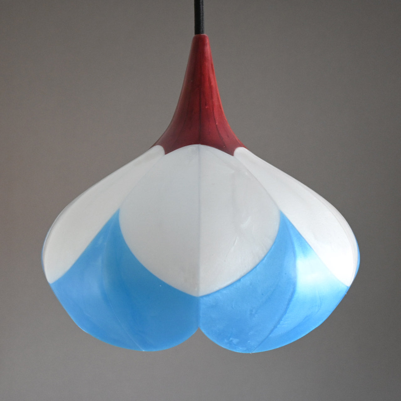 Two-tiered flower-shaped pendant light in scarlet, snow white, and sky blue [P01b-02]