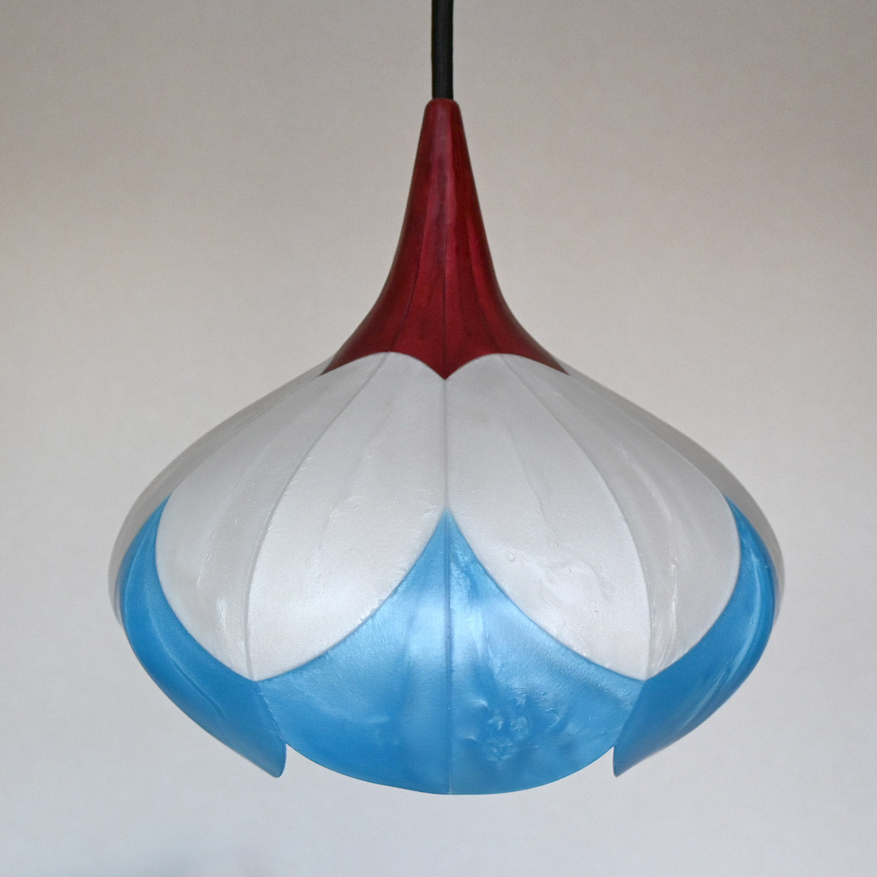Two-tiered flower-shaped pendant light in scarlet, snow white, and sky blue [P01b-02]
