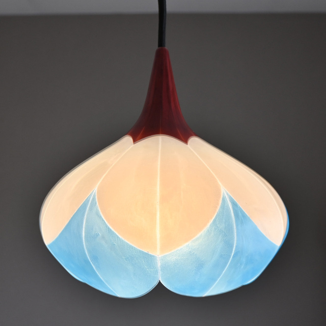 Two-tiered flower-shaped pendant light in scarlet, snow white, and sky blue [P01b-02]