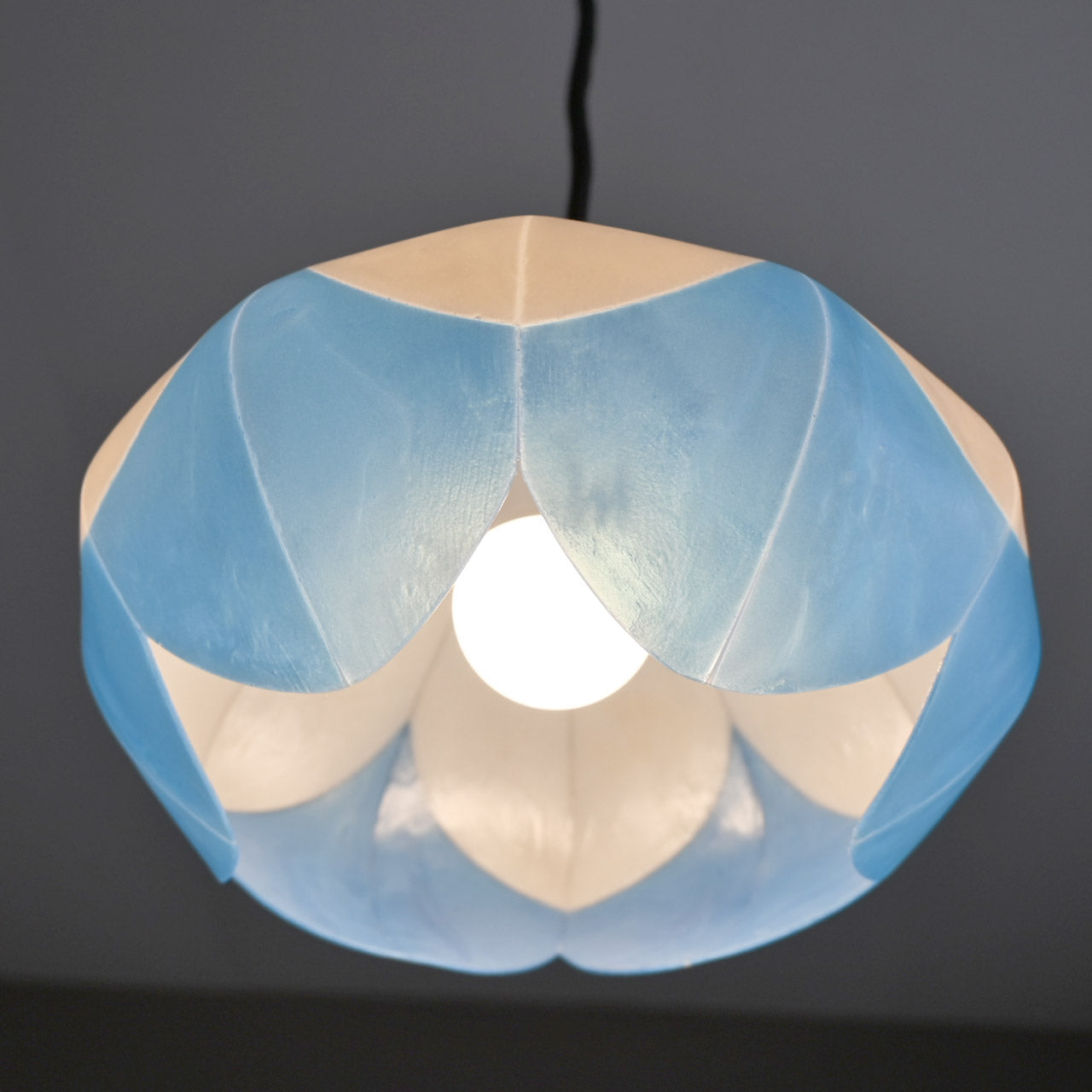 Two-tiered flower-shaped pendant light in scarlet, snow white, and sky blue [P01b-02]