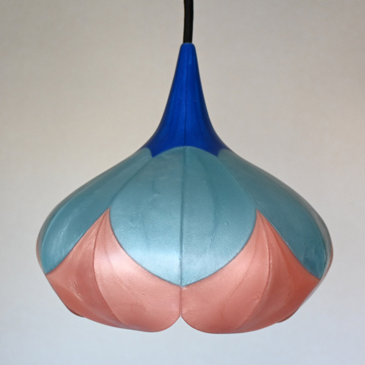 Two-tiered flower-shaped pendant light in marine blue, turquoise blue, and orange ash [P01b-03]