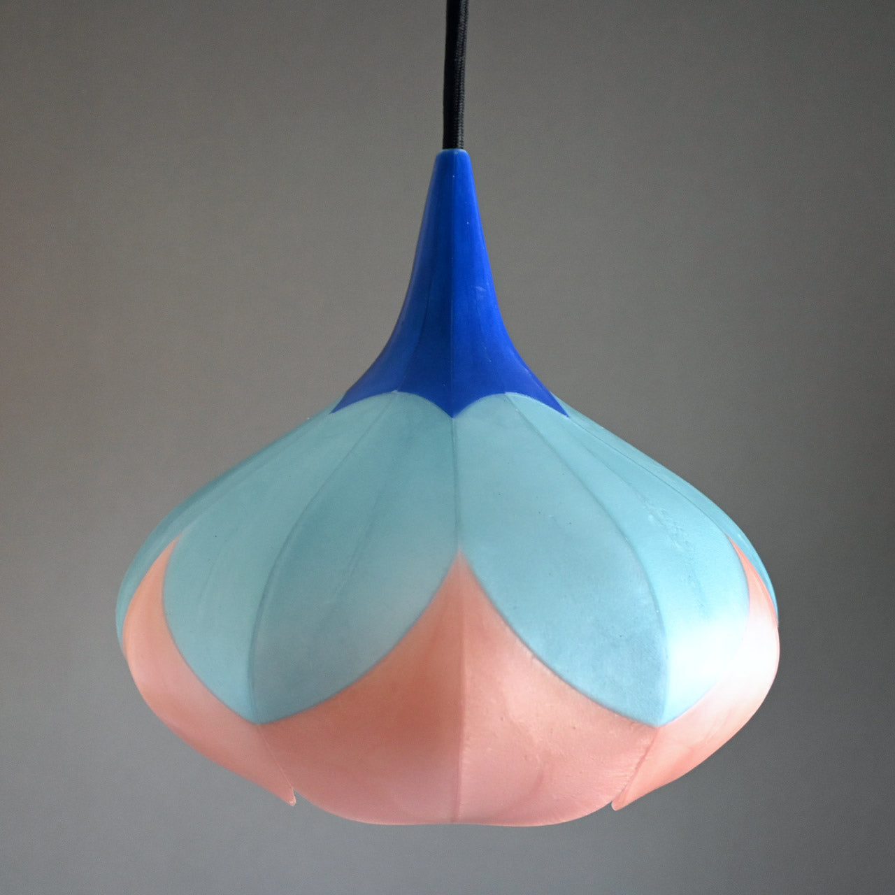 Two-tiered flower-shaped pendant light in marine blue, turquoise blue, and orange ash [P01b-03]