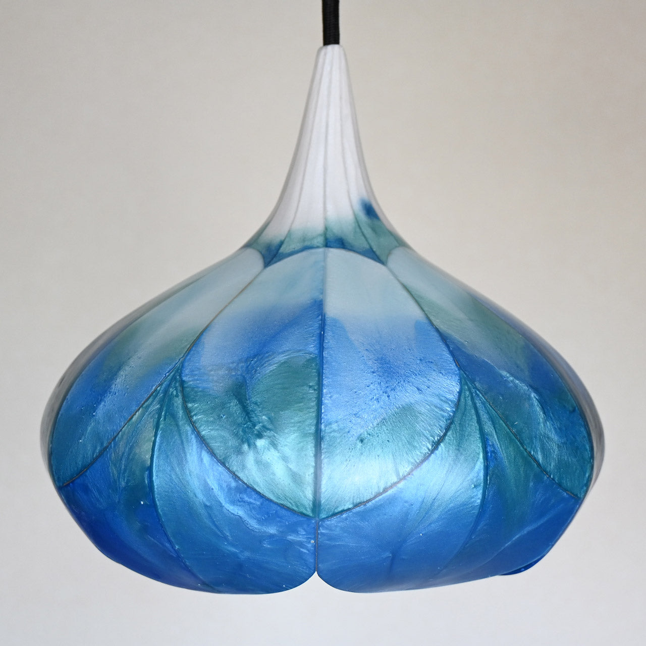 Two-tiered flower-shaped pendant light in blue and green marble colors [P01b-05]