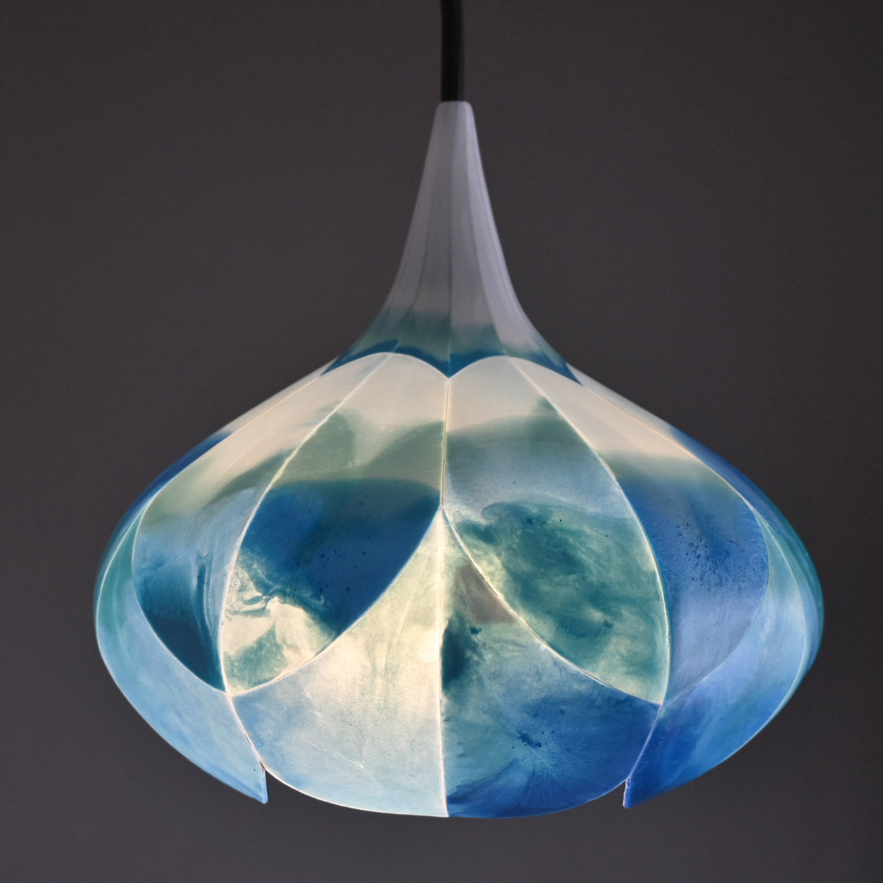 Two-tiered flower-shaped pendant light in blue and green marble colors [P01b-05]
