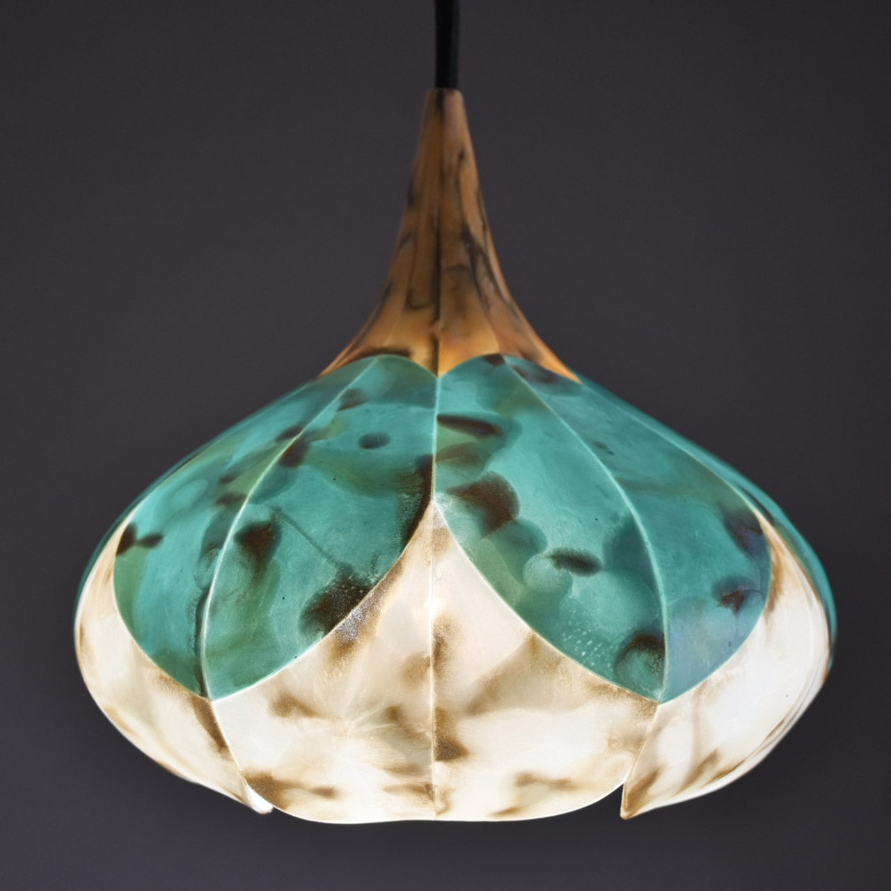 Two-tiered flower-shaped pendant light in yellow, green, and white marble colors [P01b-06]