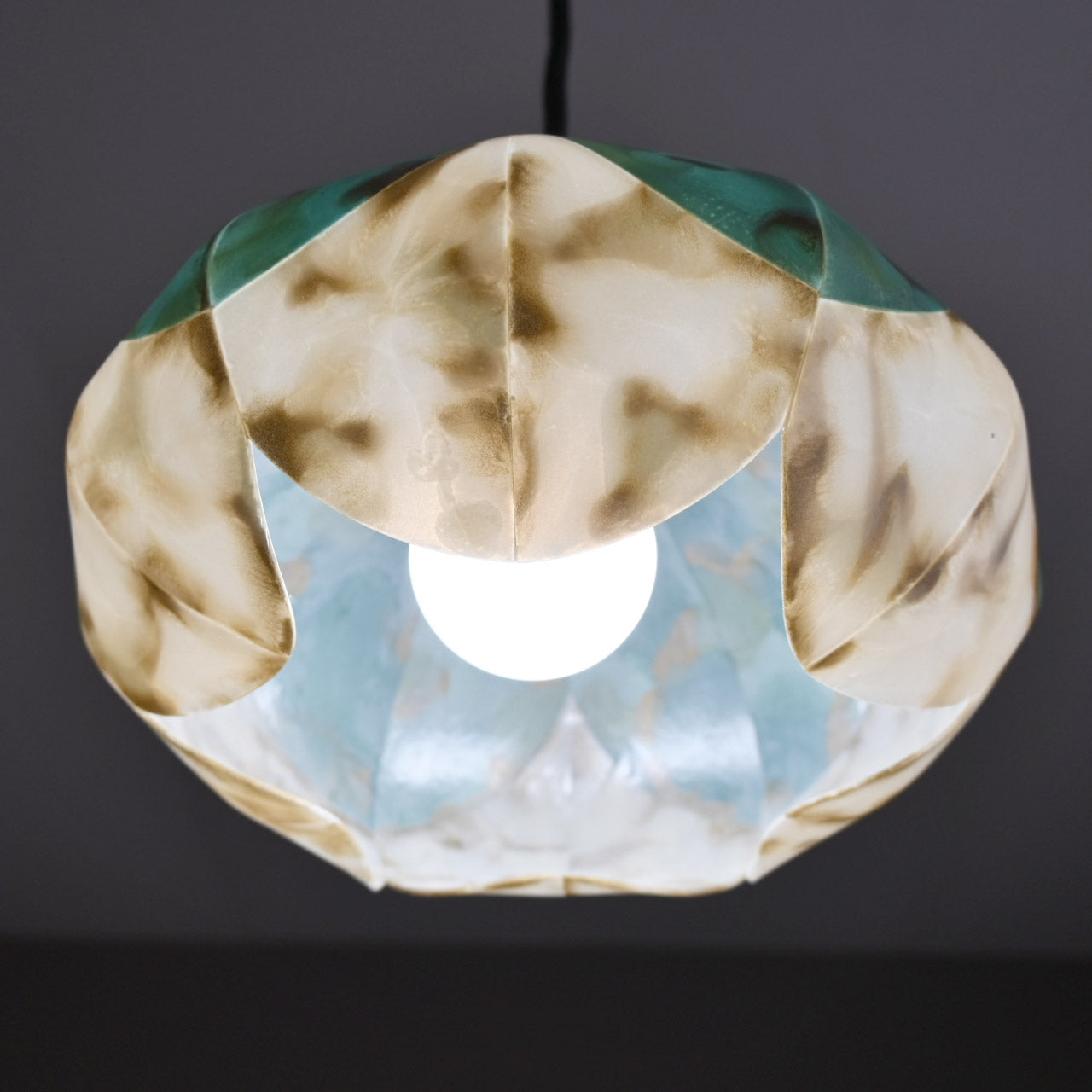 Two-tiered flower-shaped pendant light in yellow, green, and white marble colors [P01b-06]