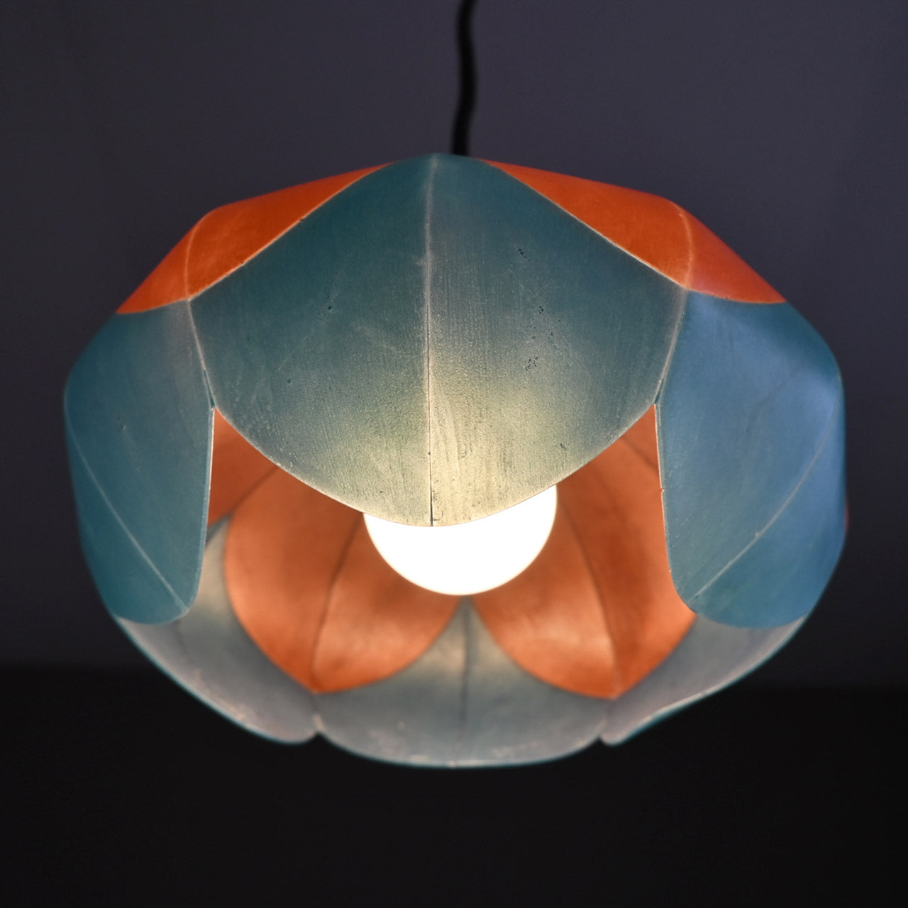 Two-tiered flower-shaped pendant light in light orange, deep orange, and light blue [P01b-01]
