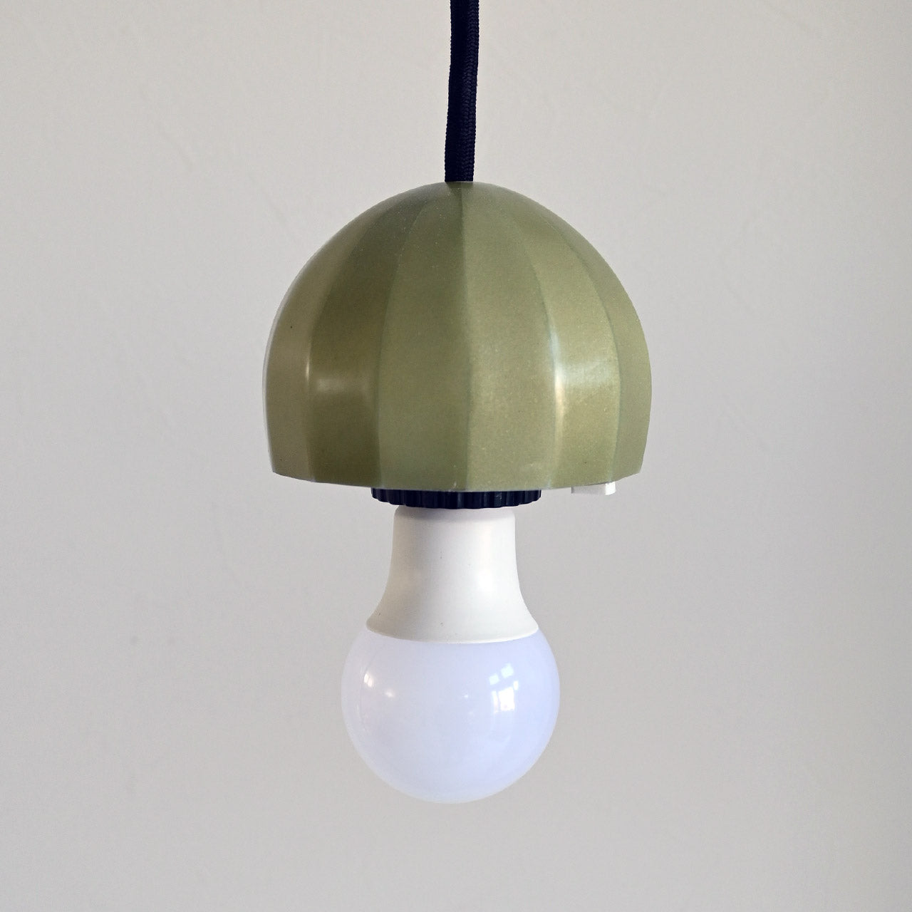 [General diffusion type] Pendant lamp with the motif "It would be nice if it was sunny" and pale pink flowers