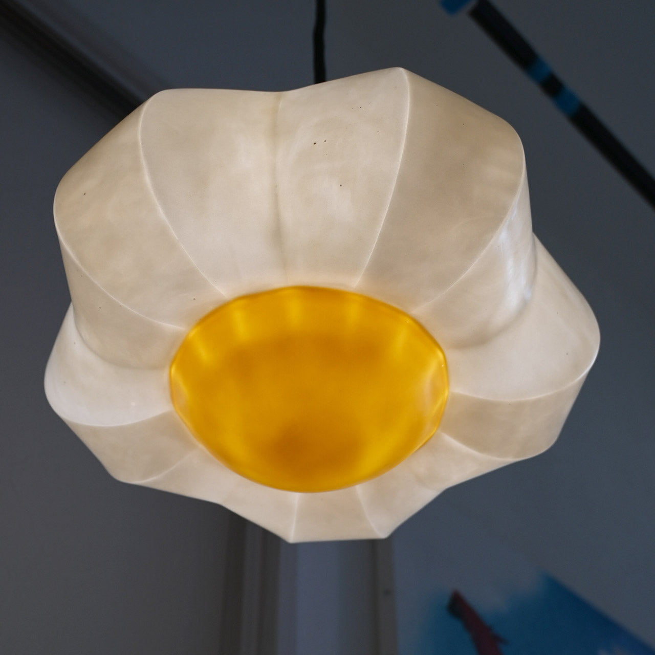 [General diffusion type] Pendant lamp with the motif "It would be nice if it was sunny" and pale pink flowers