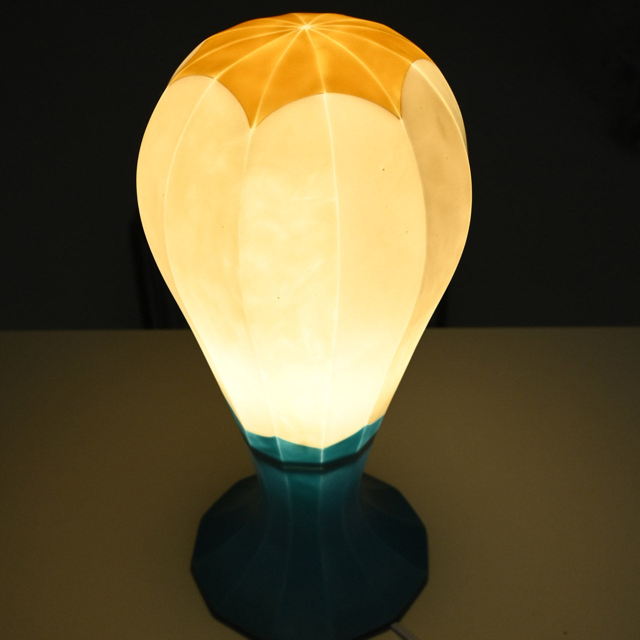 [General diffusion type] Table lamp, white bud