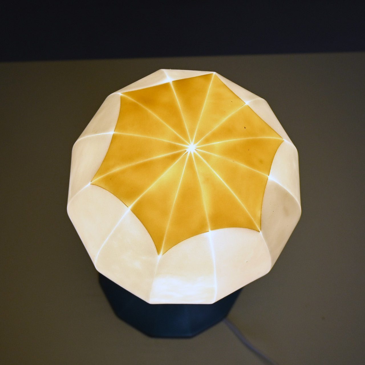 [General diffusion type] Table lamp, white bud