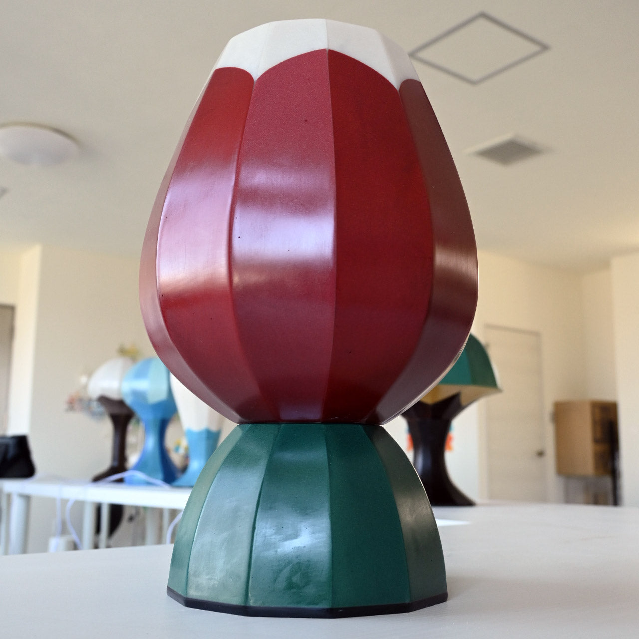 [General diffusion type] Table lamp, red bud