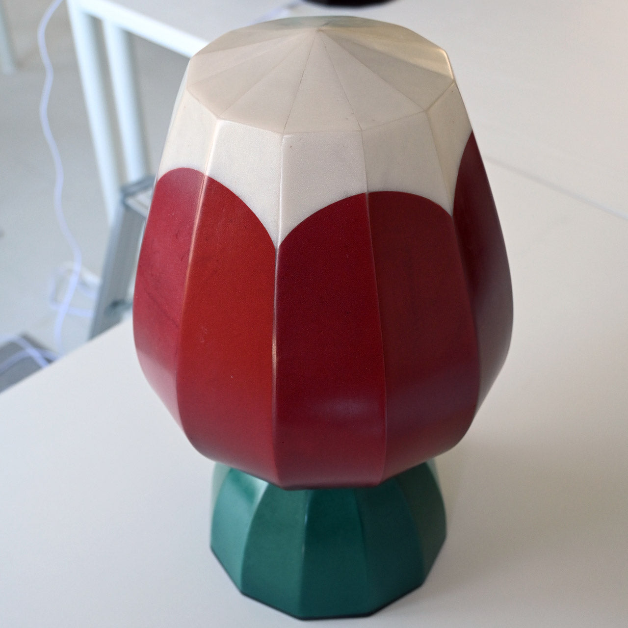 [General diffusion type] Table lamp, red bud